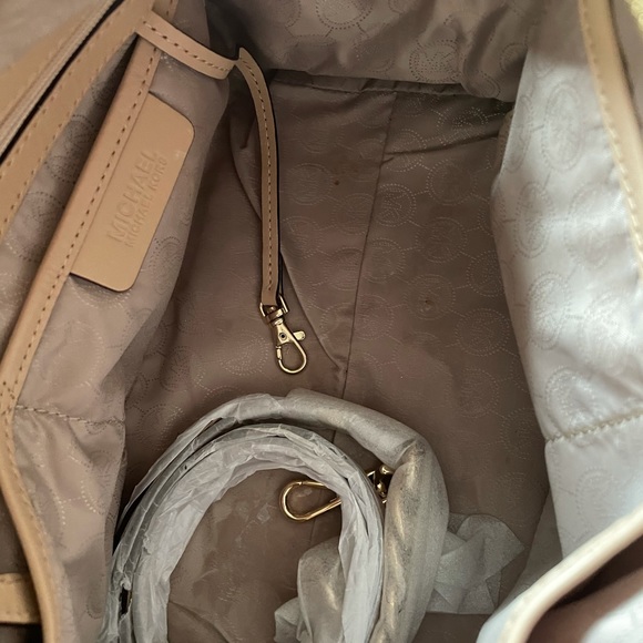 Michael Kors Grayson Medium Satchel Vanilla Bag - Picture 8 of 10